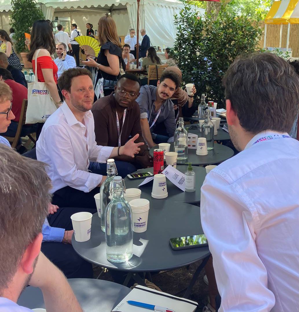 #Jeunesse | Écoutons les jeunes, des quartiers populaires et des banlieues en particulier : merci à vous de cet échange et de vos propositions, travaillées depuis 6 mois, sur la mobilité et les services publics. Nous rendrons nos transports plus accessibles et plus sûrs, partout.