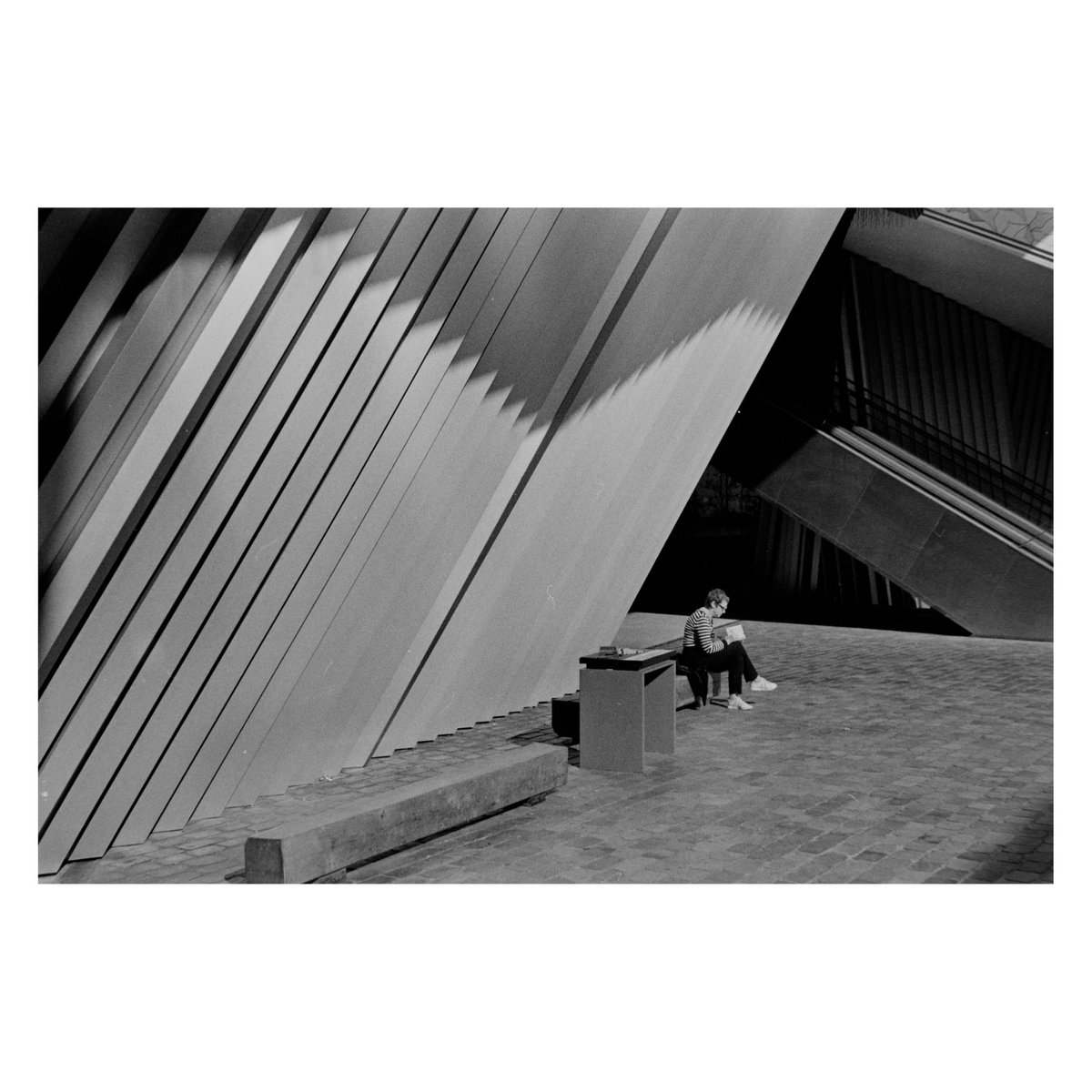 heraultgreyk's tweet photo. L'une de mes photos favorites ! Il s'agit du #Philharmonie de Paris.
Développer au #caffenol (développement lent / #standdevelopment ).
appareil (camera) : #rollei35
Pelloche (film) : #fomapan400
Edition numerique : #darktable et #fujifilmxh2s
#liminal
#liminalspace https://t.co/kLiRdPwEtk