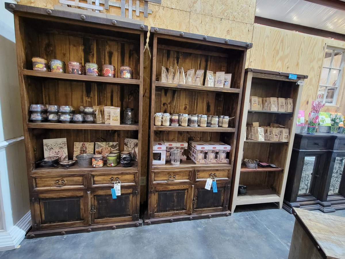 rusticbarninc's tweet photo. Smells wonderful!  That's what your friends will say when they drop by!  Come grab a few items for your home or office today! We are open Thurs-Sat from 10 to 5! #rusticbarn #candles #sachetbags #soaps https://t.co/eZetFQFzjm