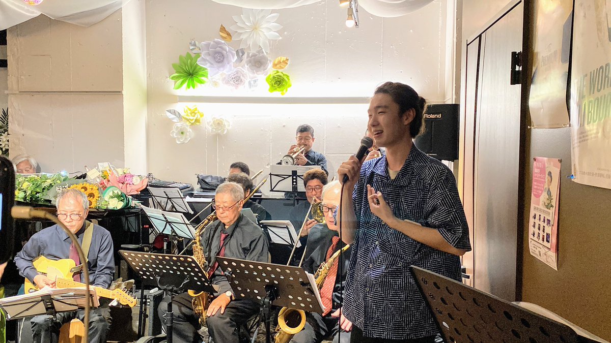 tun_dky's tweet photo. 今日は石神井live&amp;cafe bar fermataのオーナー桜庭和子さんのバースデーでした🎉㊗️JAZZバンドの皆様との演奏は豪華すぎたー！おぼん師匠のtrbも最高にカッコよかったです🥰
和さん、お誕生日おめでとうございます❣️❣️❣️ https://t.co/NgNkCmLjLK