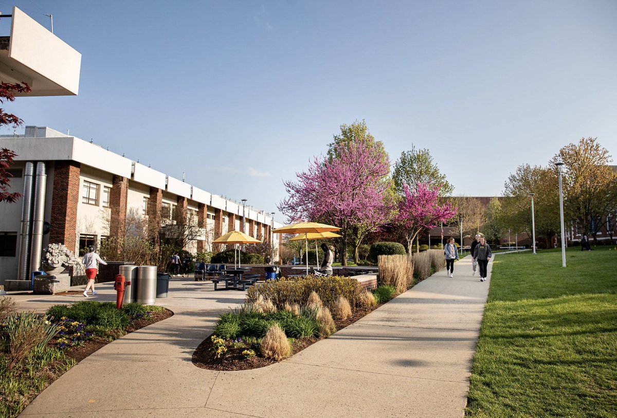 UNewHaven's tweet photo. Hope everyone is enjoying this summer weekend. Have a great Saturday, Chargers! #UNewHaven #ChargeHome https://t.co/Hk02RSUceB