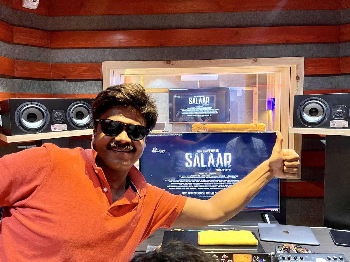 MeSapthagiri's tweet photo. #SALAAR 🔥🔥🔥Today, I finished dubbing for my role in the highly anticipated film #Salaar. it's going to be a #doubleblockbuster. I'm confident that it will surpass the ₹2000cr mark at the box office. Thanks to #Panworld⭐️ Our #RebelStar #Prabhas #Garu & Director #Prashanthneel #Garu…!! @hombalefilms @Prashantneell @PrabhasRaju