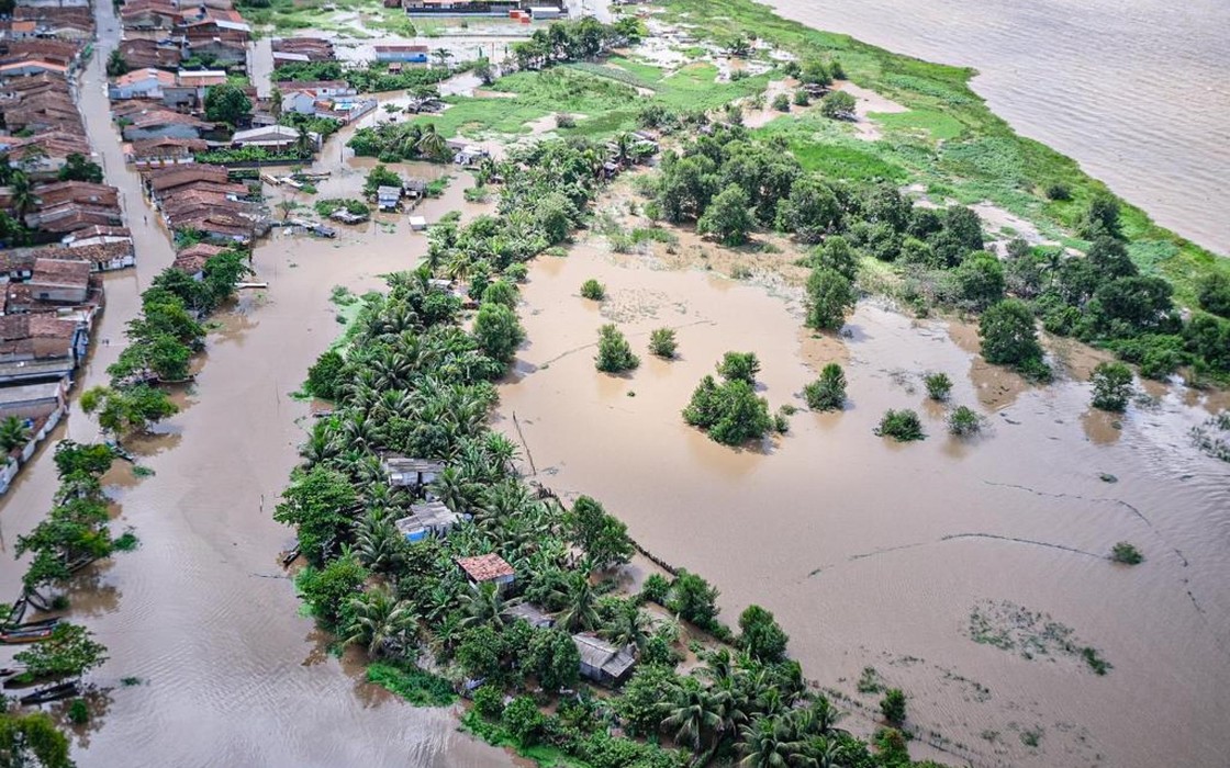 DeboraNunesMST's tweet photo. O MST coloca suas áreas de assentamento e acampamento em Alagoas à disposição para acolher as famílias atingidas pelas fortes chuvas em todo o estado. Estaremos de portas abertas para partilhar aquilo que temos em nossas áreas com os que tanto precisam de acolhida nesse momento. https://t.co/LimtuNLPYL