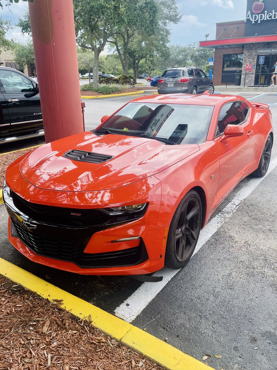 m1cp4444's tweet photo. I found the orange to my blue! 💙🧡 #Camaro2SS https://t.co/wpRPTGkmg2