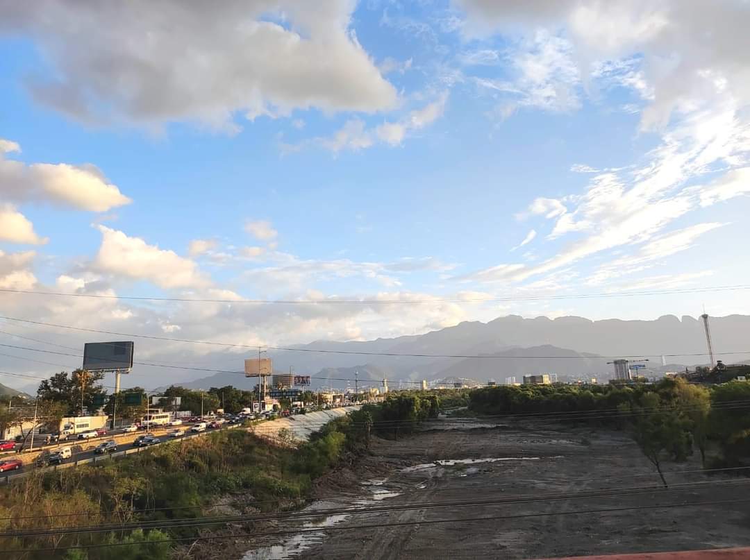 Mty_Leones's tweet photo. ECOCIDIO RIO SANTA CATARINA 

foto de arbolero urbano https://t.co/t2YiZiU8oD