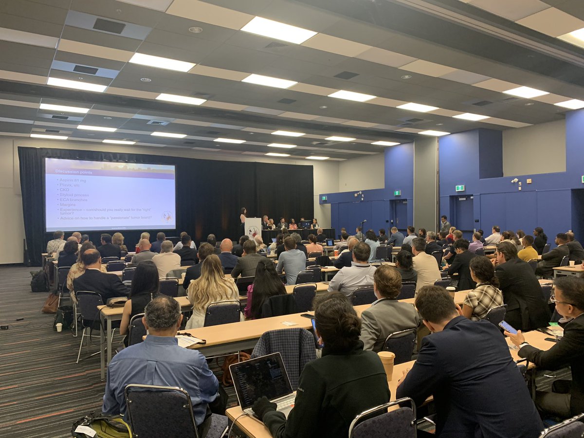 TopfHNS's tweet image. Packed house for the @AHNSinfo #TORS section. WOW! @HNSurgeon @ScarlessThyroid @DrOrosco @EbenRosenthal excited to learn about the most up to date evidence for transoral robotic surgery and #oropharynxcancer