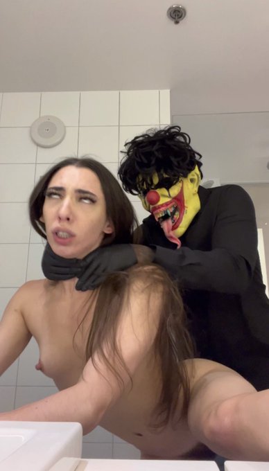 Watch Gibby 🤡's leaked NSFW photo on TwXstars