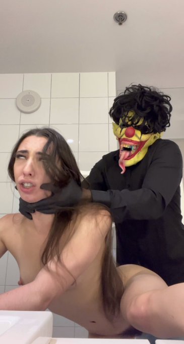 Watch Gibby 🤡's leaked NSFW photo on TwXstars