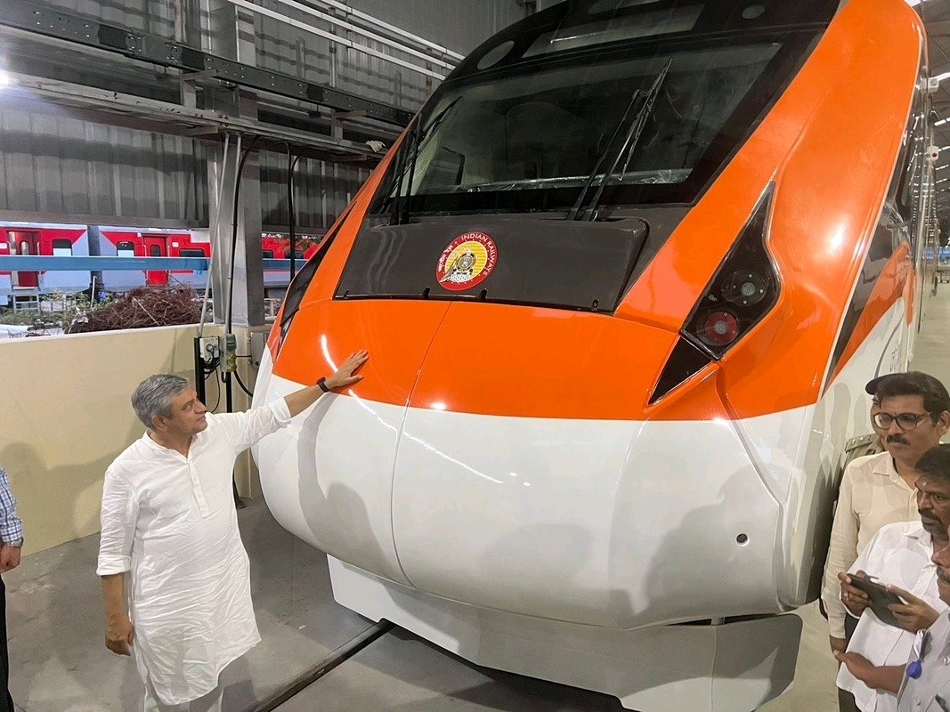 Bilaspur  To Mumbai Sleeper  Vandey Bharat 🧡
<a href="/himanshu19jain/">Himanshu Jain 🇮🇳</a> @OmMathur_bjp 
We want