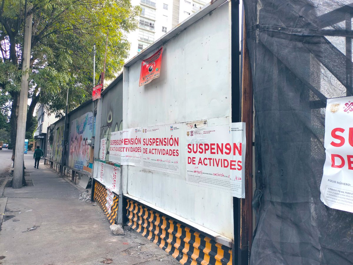 CuadranteME's tweet photo. Los trabajos ilegales en #MarianoEscobedo181 fueron  SUSPENDIDOS el día 7/07/2023 en el lado de MARIANO ESCOBEDO pero faltan sellos del lado de LAGO COMO

CC: @mariana_boy @PAOTmx @FDoringCasar https://t.co/rU54re04vq