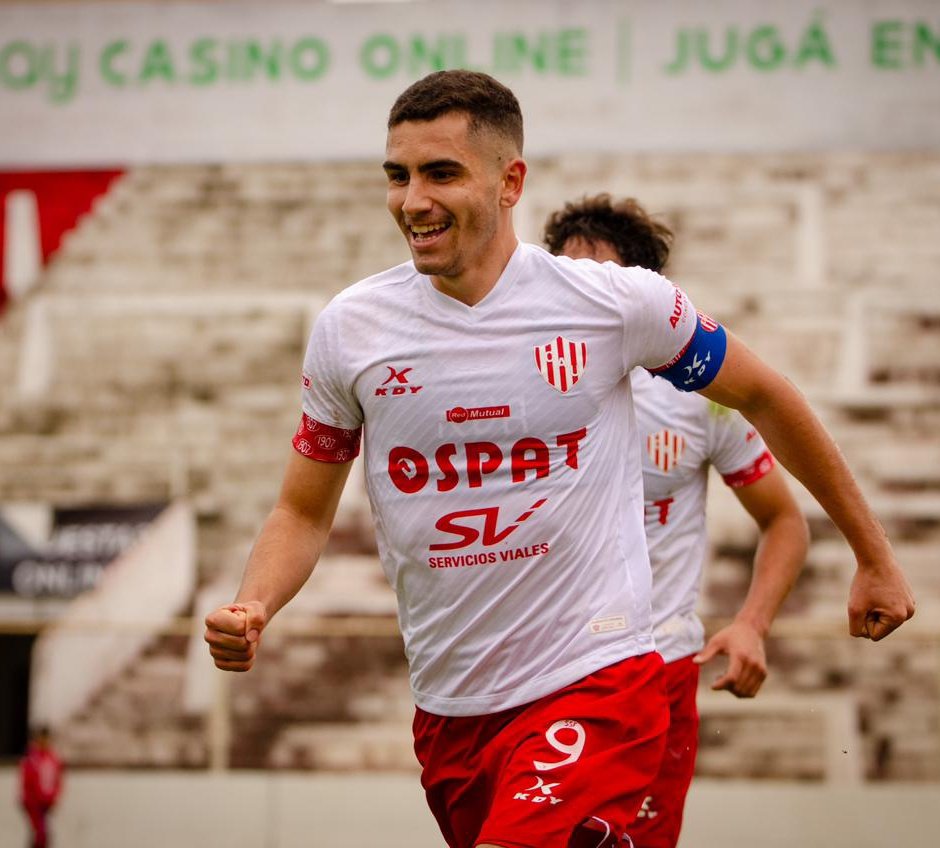 JuanmaOliviero's tweet photo. Mariano #Meynier pide a gritos jugar en #PrimeraDivisión. Lleva 10 goles en sus últimos 14 partidos en el #TorneoProyeccion.
🔥 Le hizo 2 a #Boca y 3, por ahora, a #Talleres.
#Unión busca un goleador afuera y lo tiene en su cantera. https://t.co/Rx3FMPl77z