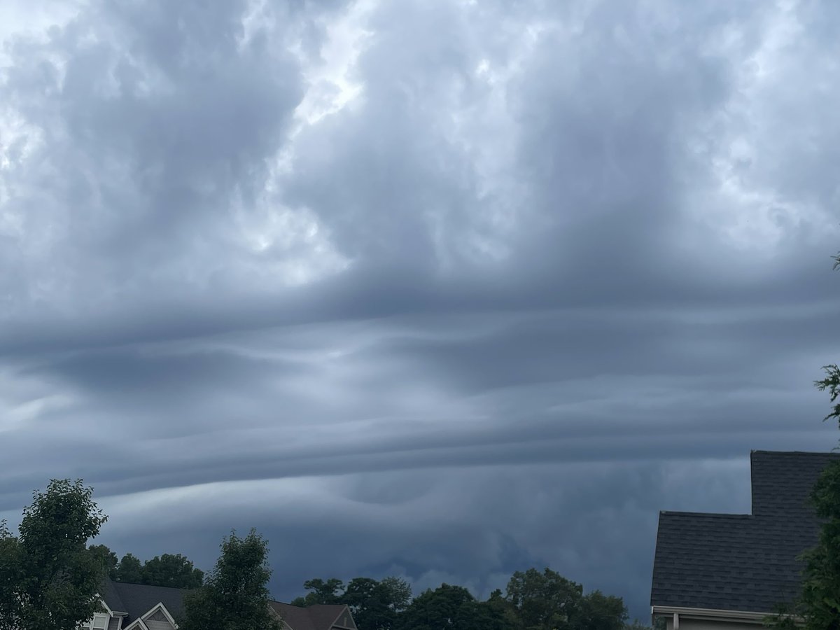 MRHHISTORY's tweet photo. @Kentuckyweather check out these clouds with the incoming front in Union/Florence! https://t.co/MB1nqSUS5O