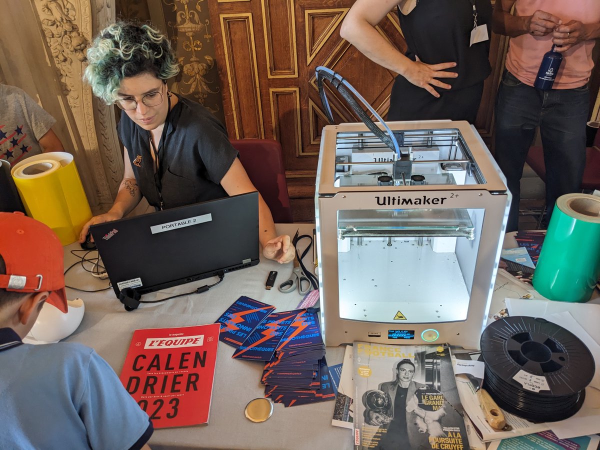 bibCanopee's tweet photo. #retourenimages #fablab #bib2paris
Retour en images sur les JPO de la @Paris aux couleurs des JO 2024. Sur le stand Minifab des @BibParis, les visiteuses et visiteurs ont donné libre cours à leur créativité. Badges, impression 3D et stickers au programme😍👏 https://t.co/NQ7HBKq4zW