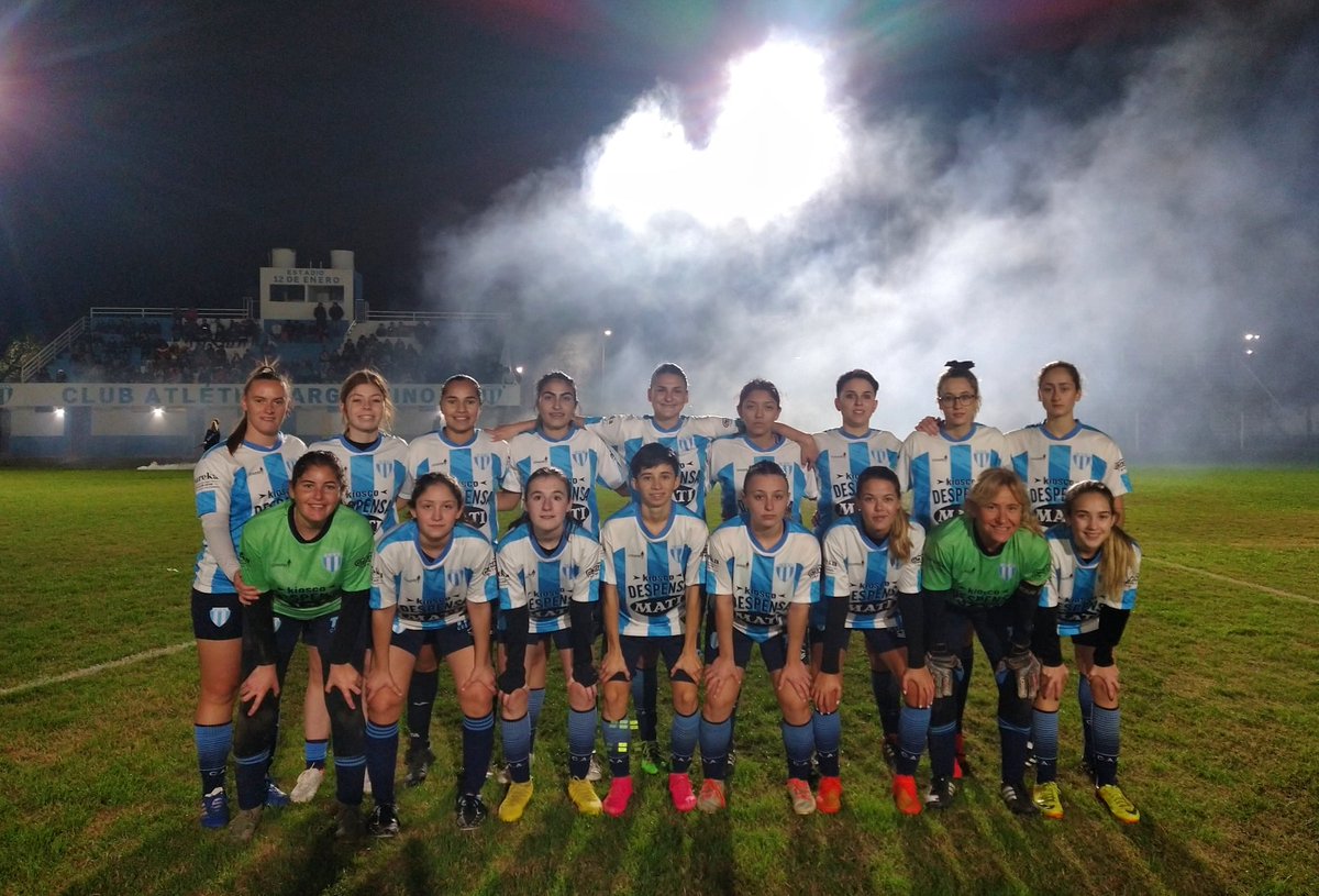 ¡Triunfazo y clásico en casa! 🤩🤩🤩
 
Con goles de Jimena Garetto y doblete de Karen Acosta, las chicas consiguieron imponerse 3 a 0 ante Central San Carlos ¡Felicitaciones a todo el plantel por llevar con tanto amor estos colores! Vamos las pibas ✊