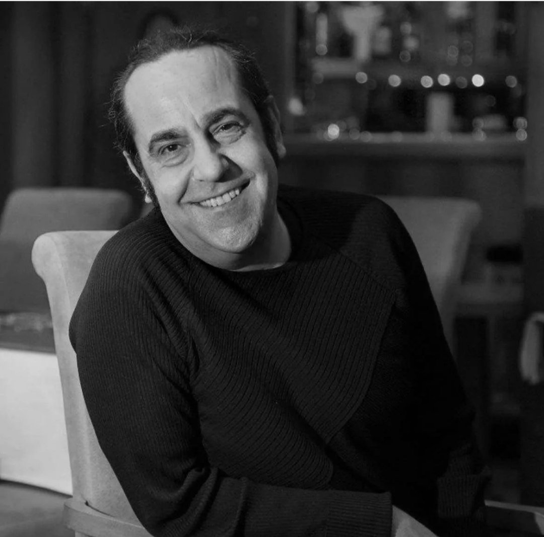 Değerli sanatçı Özkan Uğur hayatını kaybetti kendisine Allah'tan rahmet sevenlerine başsağlığı diliyorum #ozkanugur