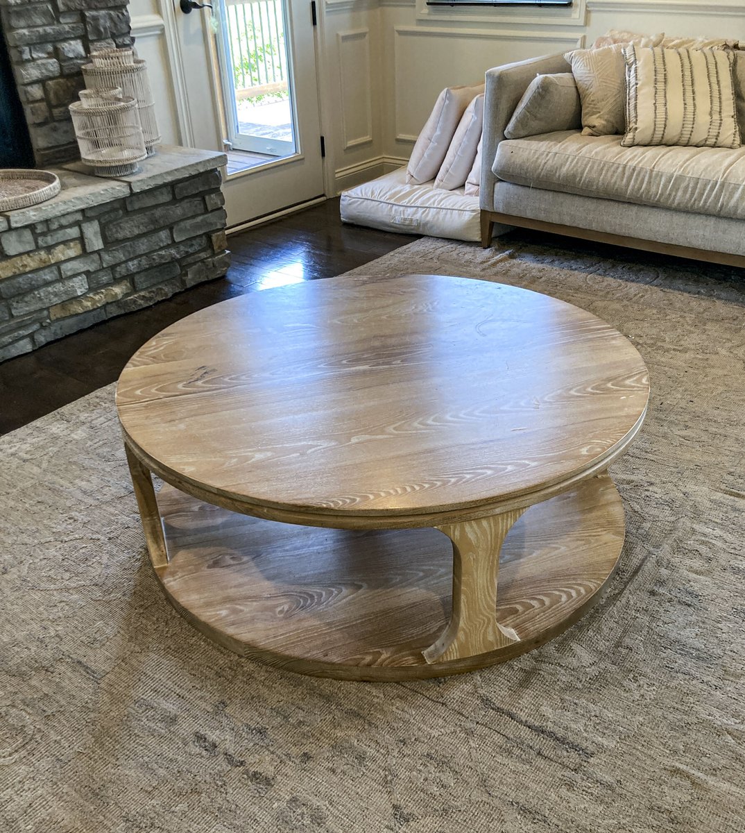 AaronSiepierski's tweet image. Get lost in the beauty of modern home decor. 💙

Swing by this weekend only and experience luxurious vibes right at your fingertips. Happy hunting! 🛒

📌 3456 Hillshire Ct Ypsilanti, MI 48198

#modernhomedecor #modernstyle #modernlivingroom #modernlook #livingroominspo