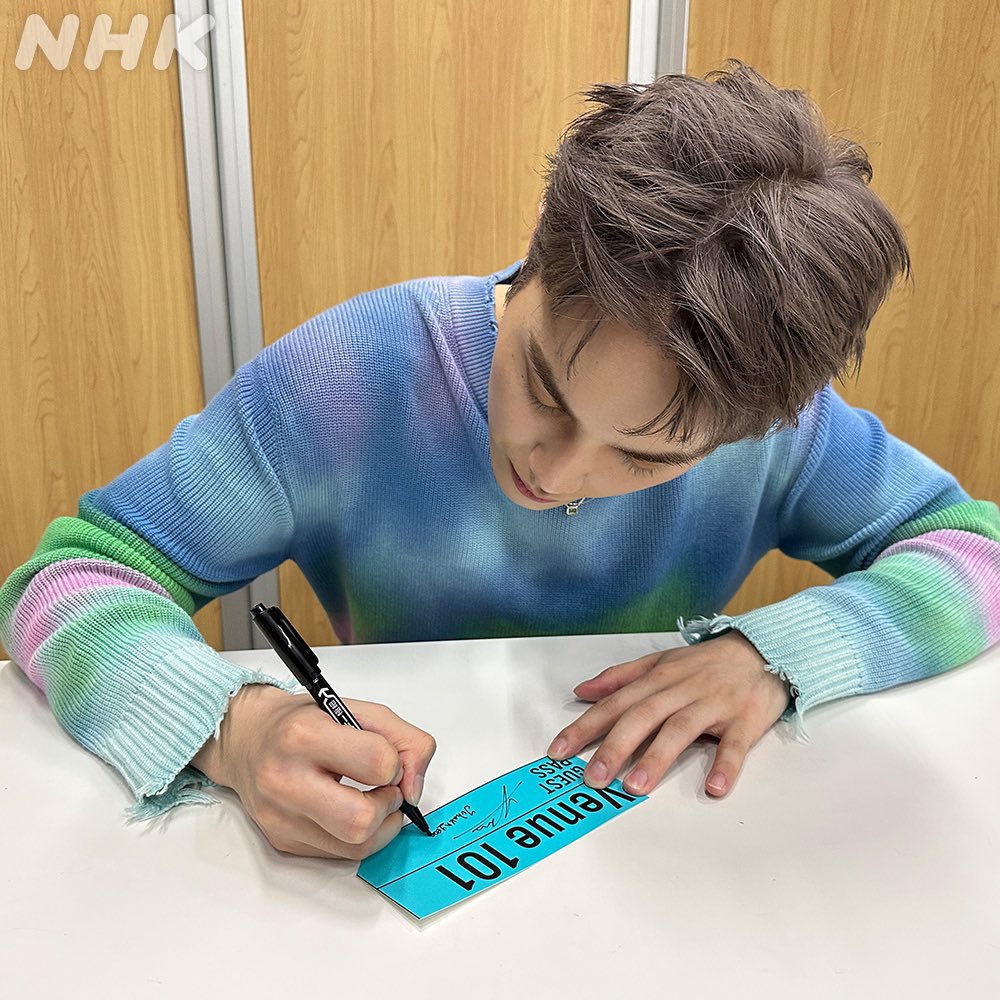 joehaknyeon's tweet photo. Finally revealing my newest hair style for every The Bs to see! How's my new hair style? Is it suitable for me? And how about the color? In my opinion this is already perfect, I could pull any kind of looks and still be the most good looking one between my members. 💓 https://t.co/NLxAV8Fj7n