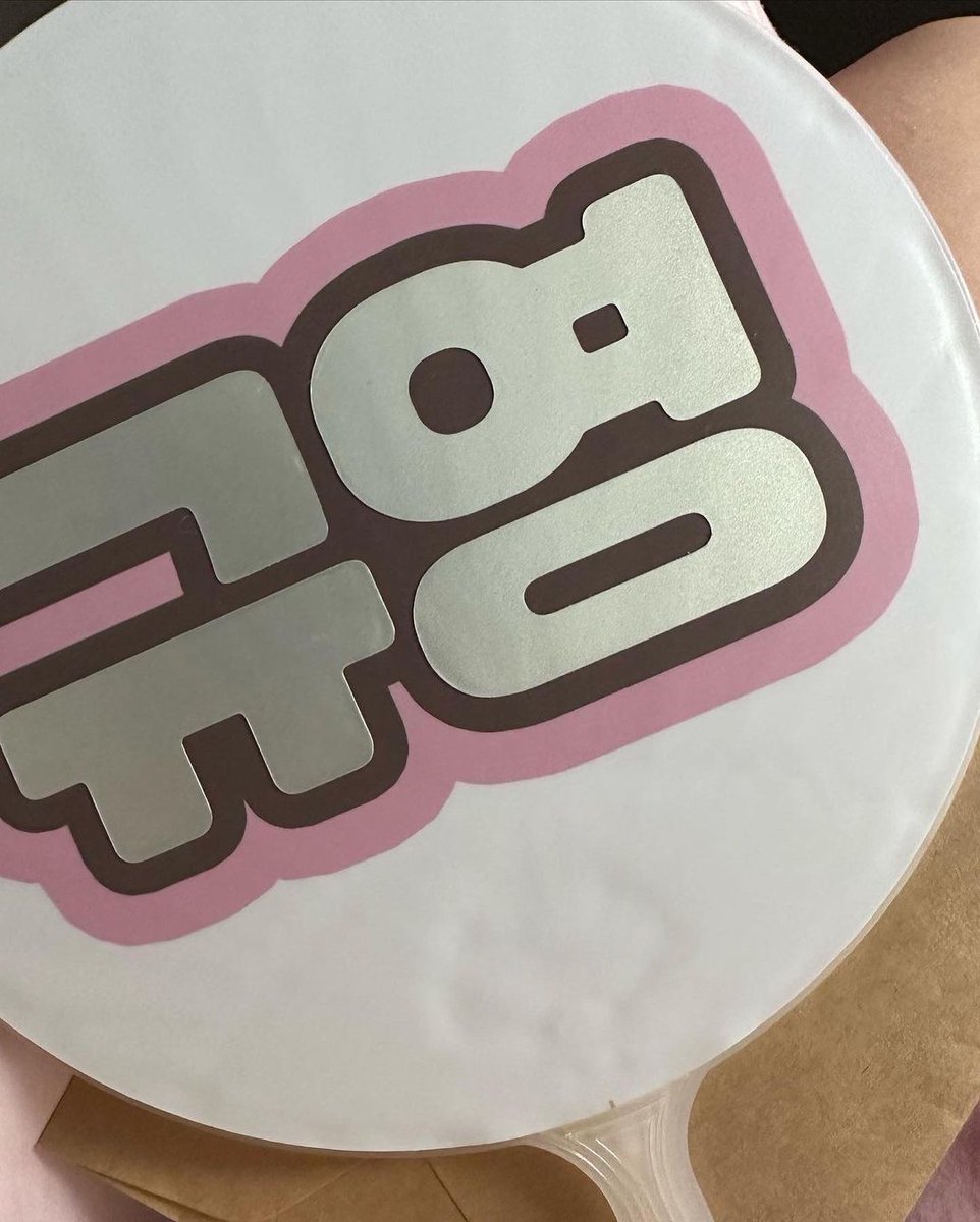gyouyoung's tweet photo. Took some pictures while waiting inside the car and found this cute fan made by the fans. Thank you for the cute souvenir.🫣🥰 https://t.co/nsys8cBaG7