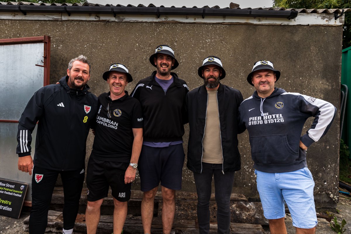 ColinEwart3's tweet photo. Some photos of Joe Ledley and Matthew Jones - Bow Street Junior Football Tournament at Cae Piod,  Bow Street, Ceredigion, Wales  (Pic by Colin Ewart/Pitchsideimages) Album up on Monday off to Pub 🍺🍺 https://t.co/ZRHI0zPWmx