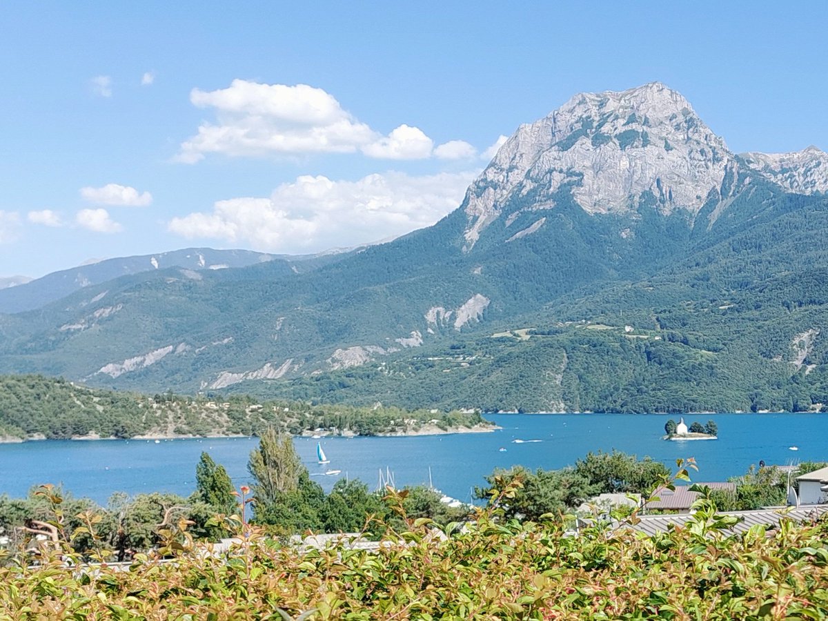 #serreponcon
Le lac de Serre-Ponçon est magnifique. Vue sur la baie St Michel et le mont Morgon. 
#hautesalpes