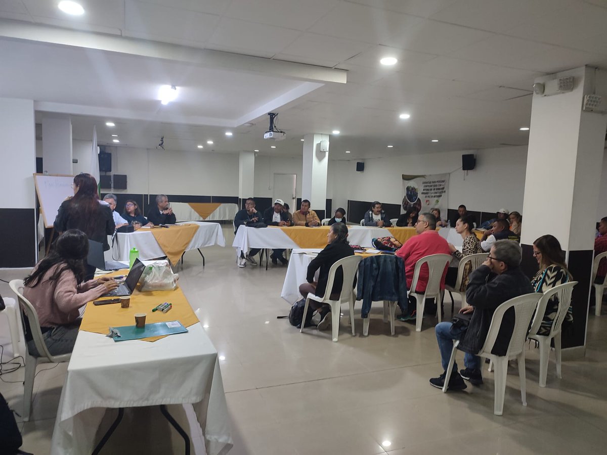 MesaHumaniAnt's tweet photo. Iniciamos el segundo día de la #IIAsamblea, con el panel de #PazTotal
Nos acompañan: Jorge Mejía, Padre Albeiro Parra, Adriel Ruiz, Jesús Florez y Adriana Arboleda. https://t.co/X9lVarkOLi