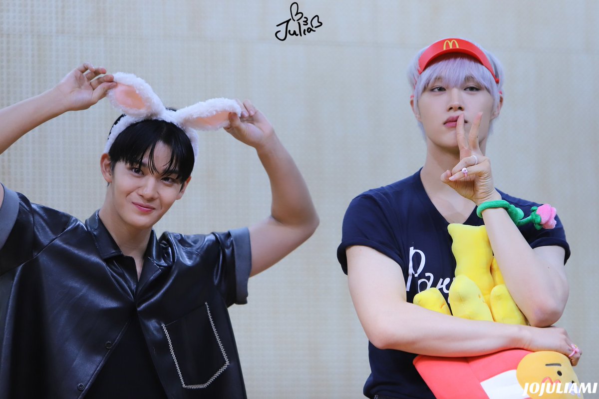 jojuliami's tweet photo. 230708
🐰🐰
#씨아이엑스 #배진영 #진영 #현석 #cix #hyunsuk #baejinyoung #jinyoung https://t.co/WrkSfSXDCr
