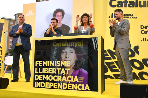 sants3radio's tweet photo. Els Jardins de la Rambla de #Sants acullen l'inici de campanya d'@Esquerra_ERC per a les eleccions generals🗳️. Al #SantsMontjuïcAlDia escoltem un resum de les intervencions de @junqueras @perearagones @ernestmaragall @TeresaJorda i @gabrielrufian.

🎙️https://t.co/4vCphsUKni https://t.co/sLqHgRqIvV