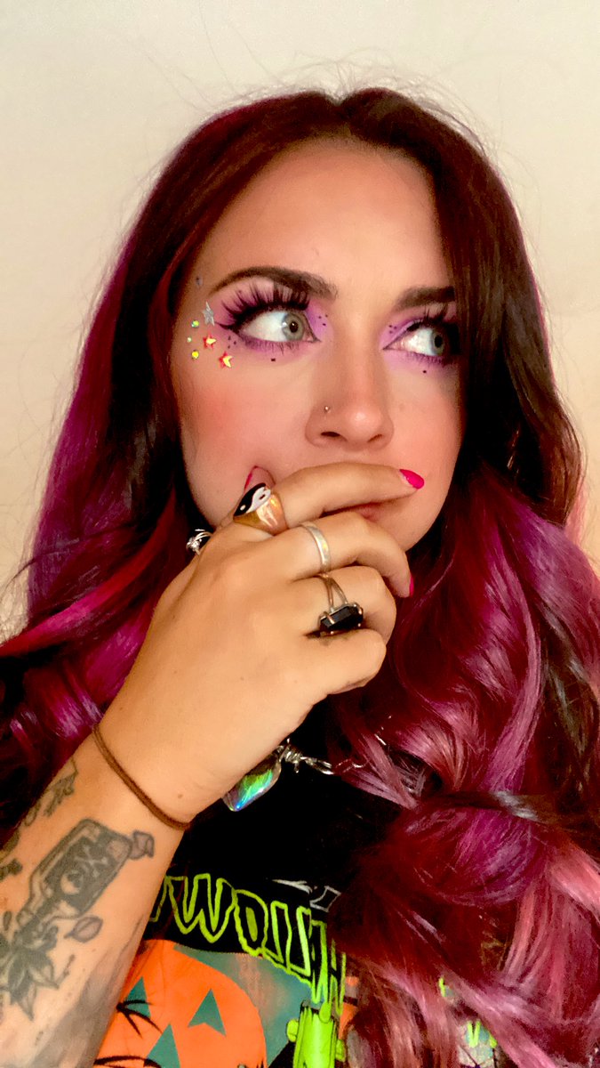 BronnieMusic's tweet photo. *taps the mic* does anyone use twitter anymore? https://t.co/63x1H1AxWJ