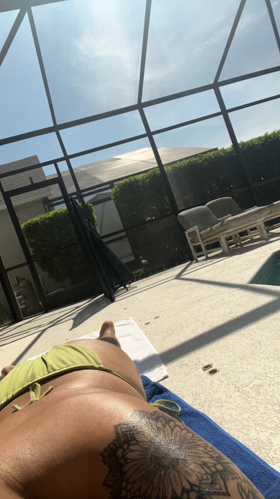 samifuckingam_'s tweet photo. 🌴💛 https://t.co/Lb4SYGmsJX