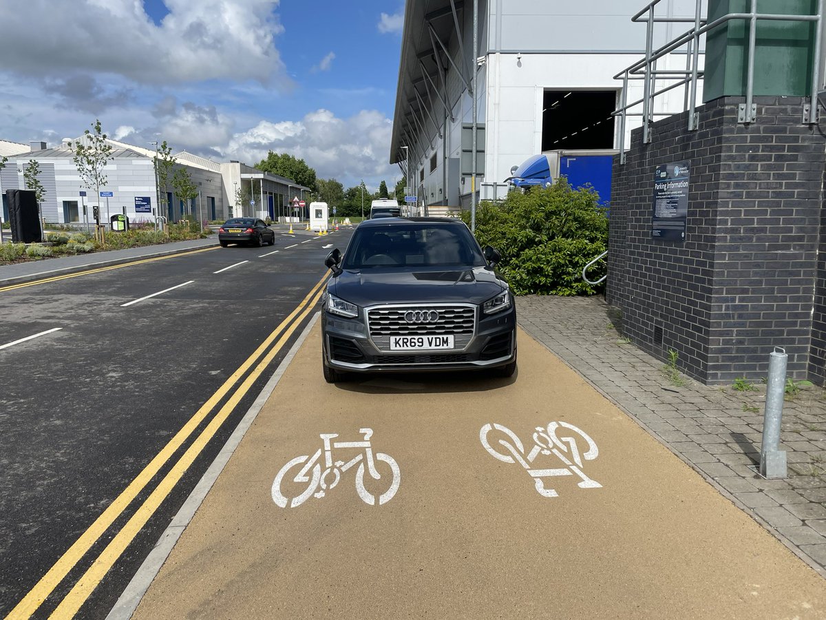 Acres of empty car park next to them but that’s where they choose to park. What do they think the cycle symbols are, decoration? Anyway, thanks @WorcesterUni for building the route, safe route into town from St John’s. 👍 #carbrain @YPLAC