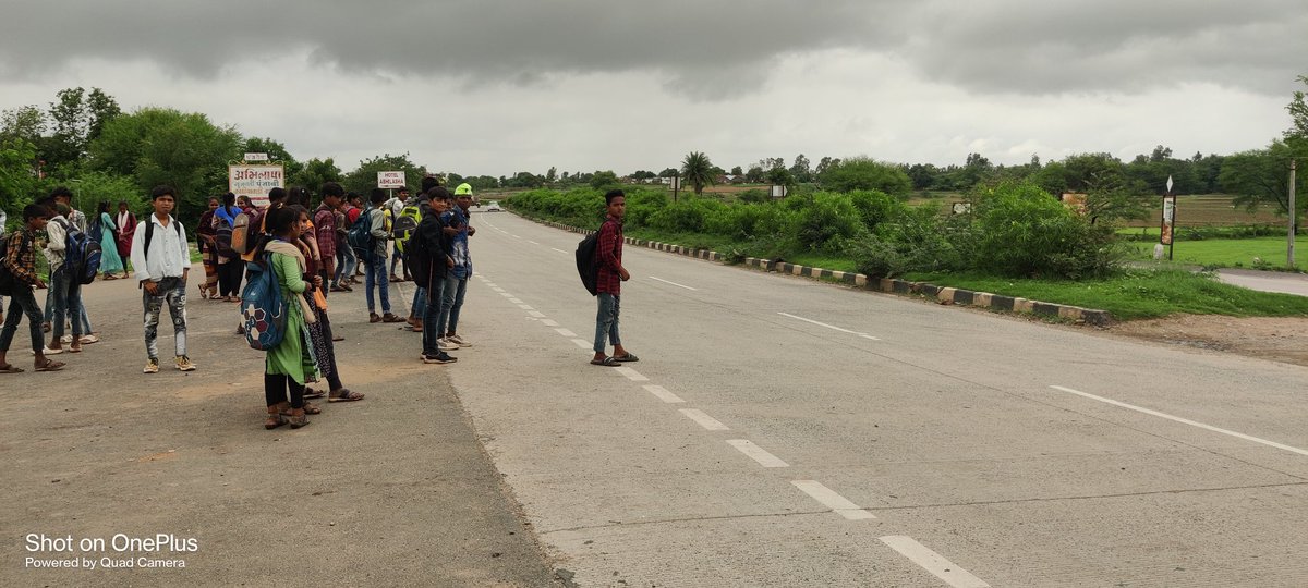 majbutsing's tweet photo. Nh 47 near jalat Village ta-dist-dahod (guj)need underpass in highway because about 350 praimary student  and more thane 700  other people road cross  every day .  everyone feel unsafe when a cross road 1/2 accident in every week.pls do needful @nitin_gadkari @c https://t.co/d7nv40NANj