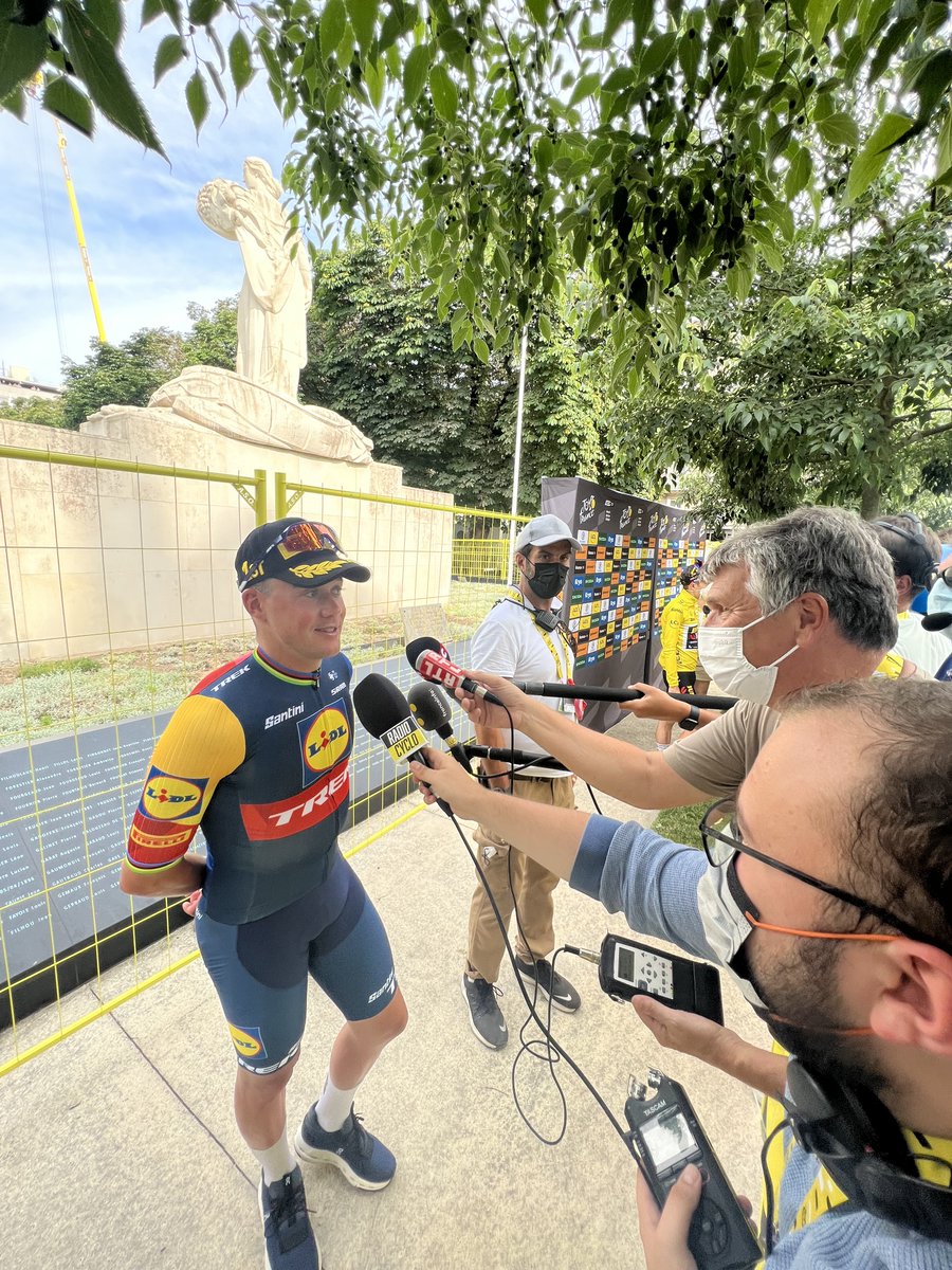 🎙️ Dans les coulisses en zone mixte avec @pacaudrtl et <a href="/RadioCycloTour/">RadioCycloTour</a> 

💛 #TDF2023