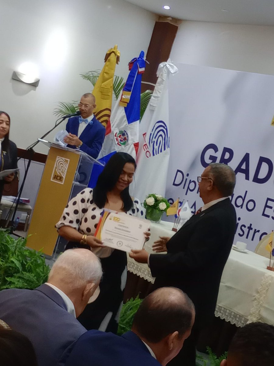 merce1921's tweet photo. En Santiago los miembros de las Juntas Electorales de la Zona Norte, reciben sus certificados del Diplomado Especializado en Administración Electoral.
#AdministraciónElectoralEFEC
#DiplomadosEFEC
#EFECapacita
#GraduaciónEFEC
#EleccionesRD2024 https://t.co/U5qf2j4oRe