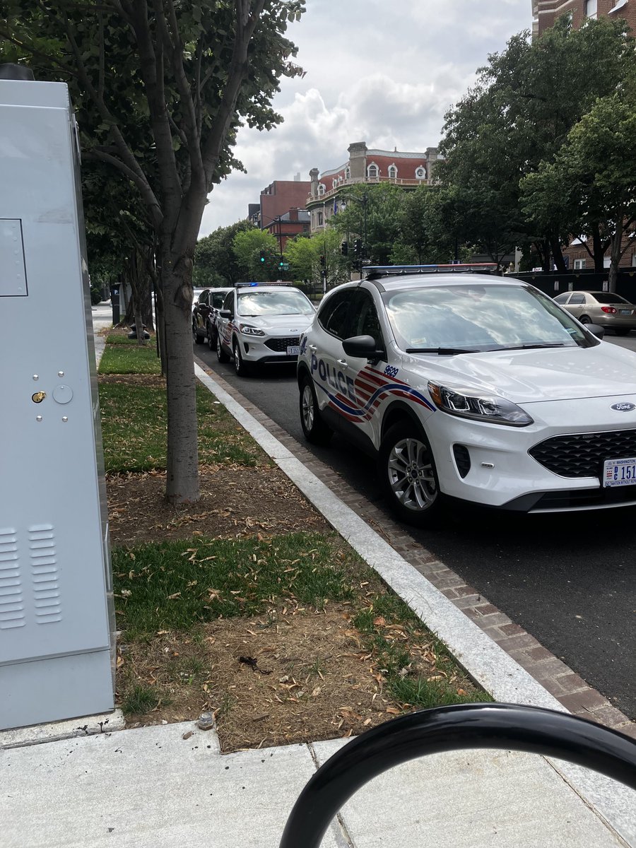 seemasirohi's tweet photo. All quiet at the Indian Embassy in Washington. No protestors in sight and five police cars stationed in front. https://t.co/1pCd3F2o76