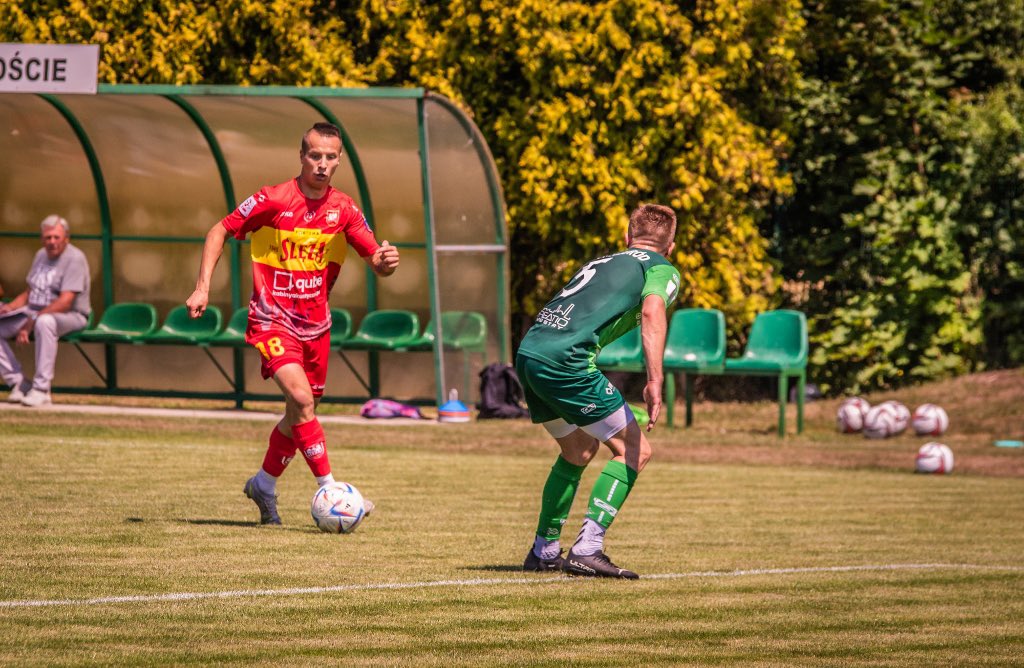 mcpawlow's tweet photo. Adam Niedźwiedzki, występujący dotąd w Górniku Wałbrzych, testowany w Ślęzie Wrocław. 
@fasolaka @dol_futbol @BrzychTv @FWaldenburg https://t.co/yL5LrdZIWX