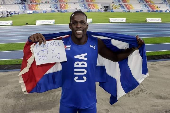 El cubano Lázaro Martínez consiguió hoy conquistar la medalla dorada del triple salto en los Centroamericanos e imponer récord para este tipo de eventos.

Los más emotivo fue el hermoso gesto de Lázaro con su amigo y compañero Maykel Massó lesionado días antes en la competencia.