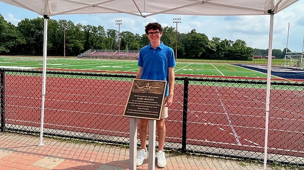 @ArchbishopWood Alum Gary Martin Honored By @OHara_Lions For Historic Mile Run Performance aopathletics.org/news/2023/7/7/… @Wood_Vikings @toddrthorpe @PaPrepLive @PennTrackXC @PAcatholic @bctesche @PhSportsDigest @johnknebels @belladiamore @HSGameOn @runnersworld @TerryToohey