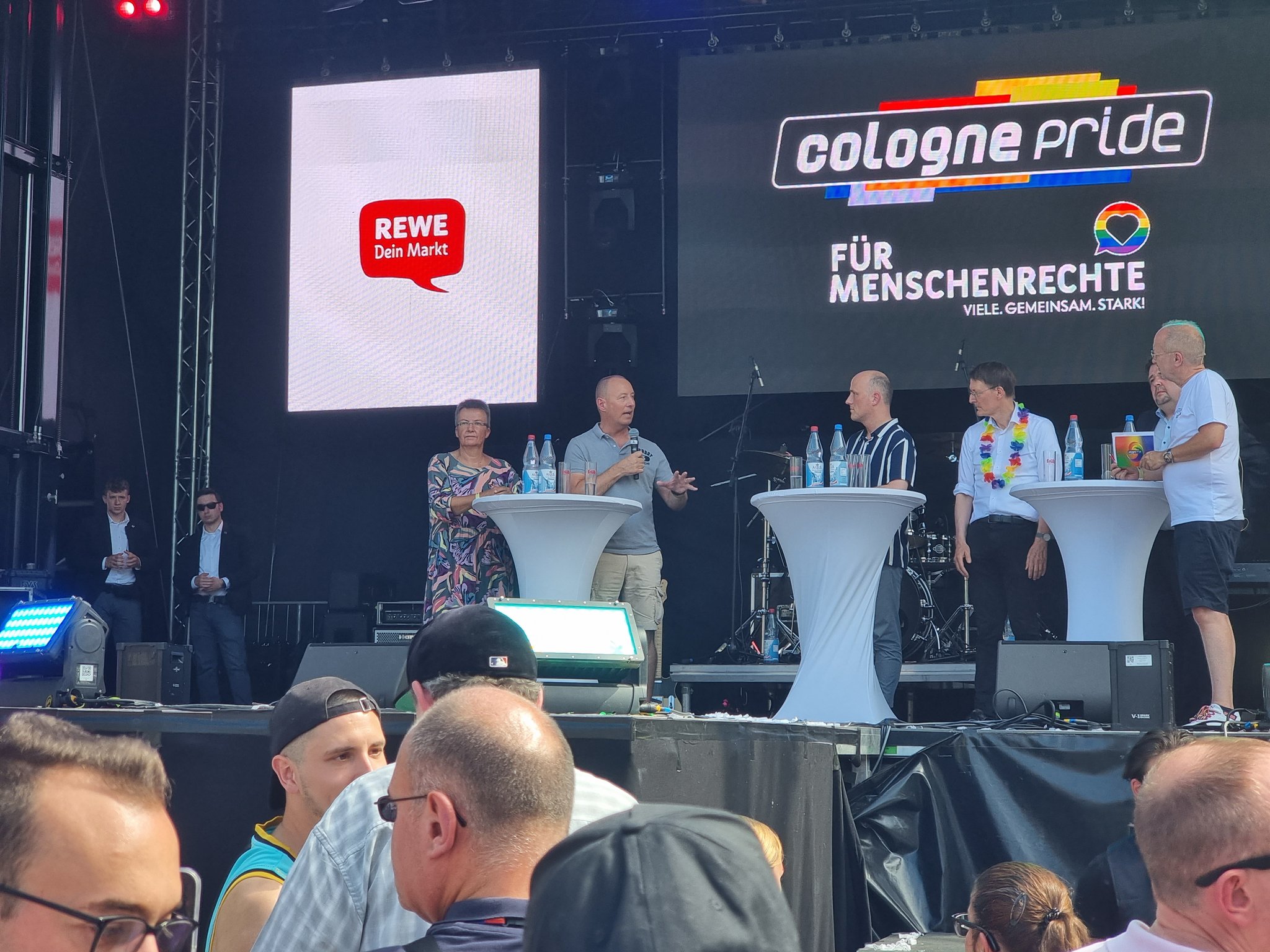 claudia-engelmann-on-twitter-als-einzige-flinta-beim-colognepride