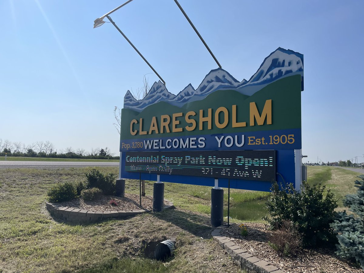 CrossBorderPod's tweet photo. Sometimes I feel like a Johnny Cash, “I’ve been Everywhere…” #roadsigns #welcomesigns #travelalberta https://t.co/yCu9BQVEUQ