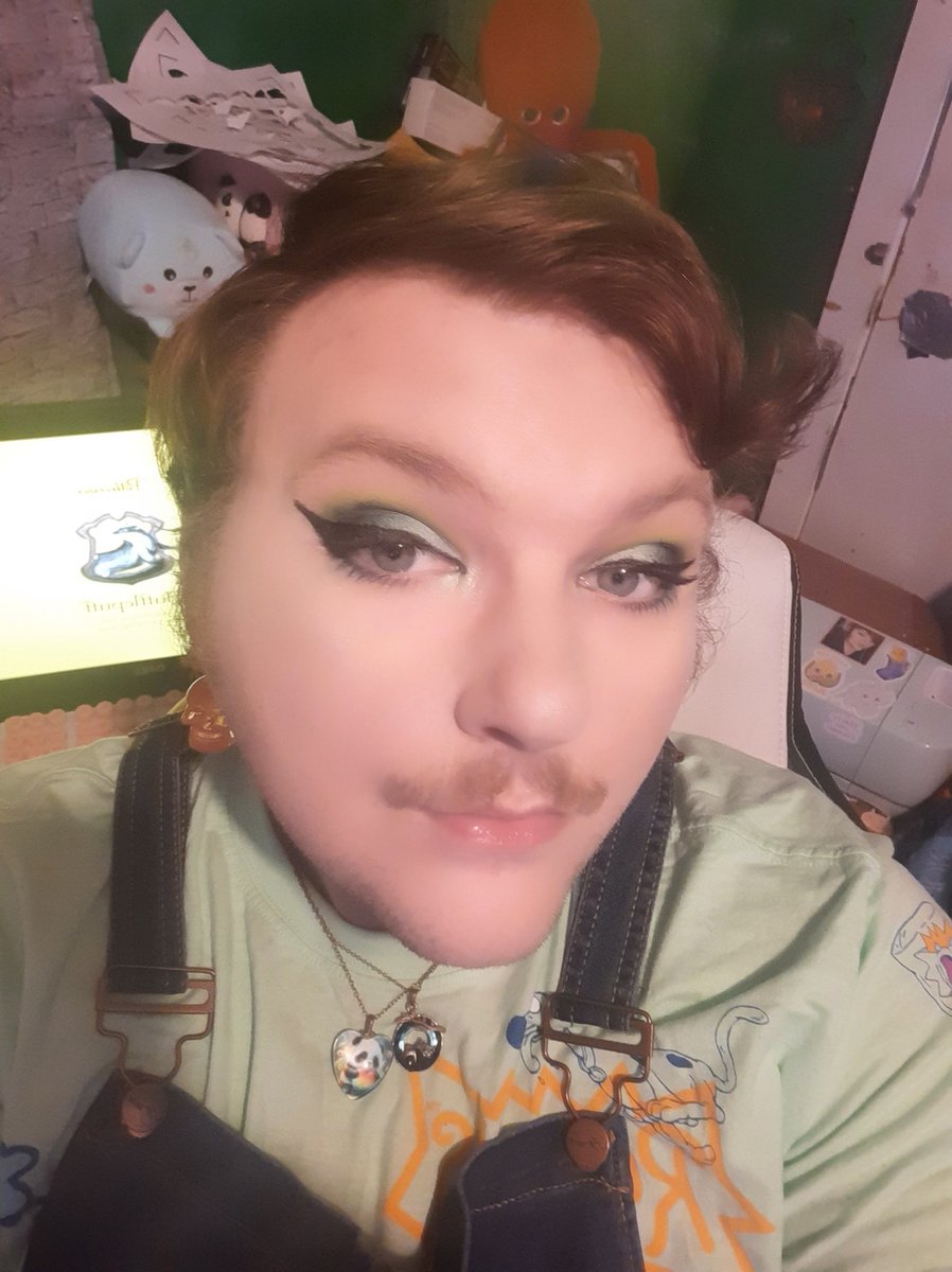 Buttertaski's tweet image. Feeling cute today might go eat at a steak house who knows.