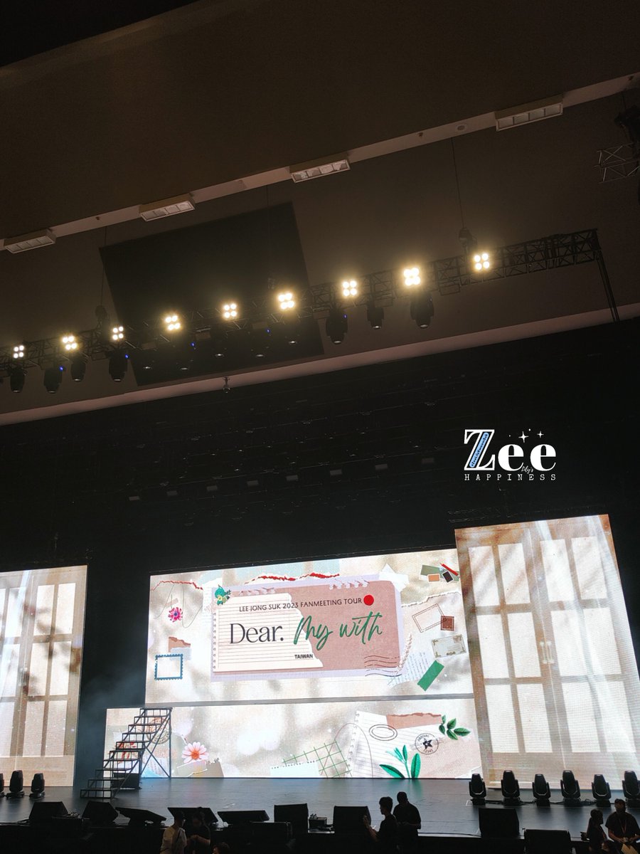 ZeeLilyKwaamSuk's tweet photo. Can't believe it's been 10 years since I last met you and it's my 13th year being your fan. Thank you for always giving your best and we really had a blast tonight! Love the FM concept and goods! Hope to see you again soon 🥰
#LeeJongSuk
#Dear_My_With_JS
#LeeJongSukInTAIEPI https://t.co/DhYjDThwFy
