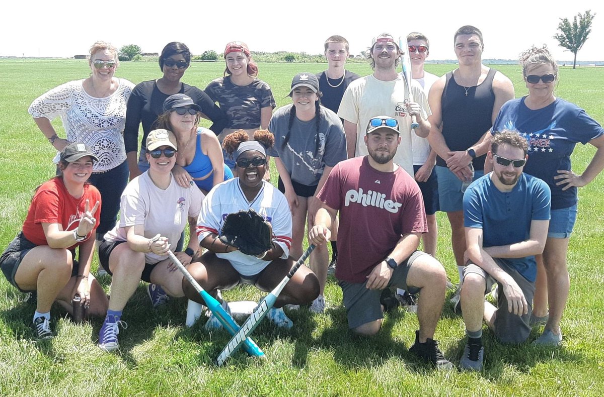 TheTwoStonesPub's tweet photo. Big Shout Out to all our staff at the Two Stones Pub Middletown π₯° They took advantage of their days off together, during the 4th of July holiday, to enjoy a great game of softball βΎ
#twostonespub #2spgroup #workfriends #workfamily #workfam https://t.co/sdSGQju3zQ
