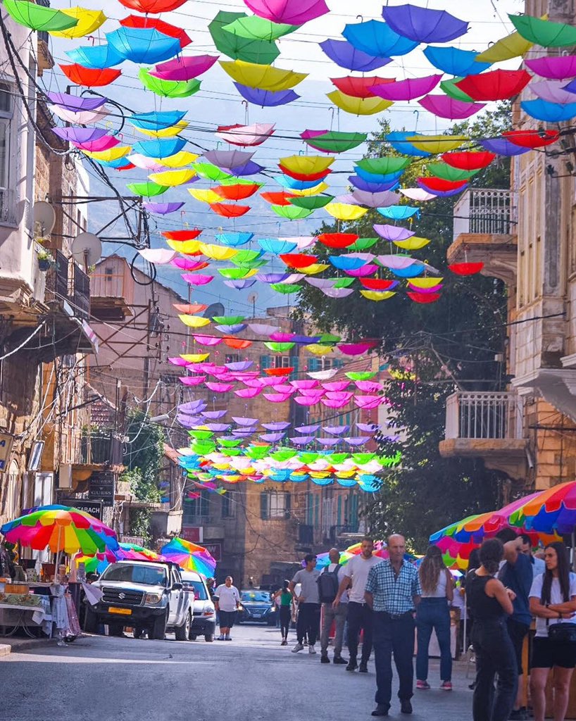 WeAreLebanon's tweet photo. The Rose of Mountain blooms with colors, love and life ✨⛱️☂️
📸 @hasnafrangieh #Hasroun #WeAreLebanon https://t.co/KlvsqS6M5t