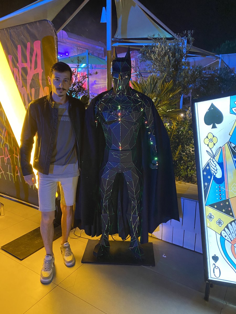 the_sededin's tweet photo. She texted me “goodnight♥️” instead of “be safe tonight Batman, the city needs you” https://t.co/ZIql7NRKRL