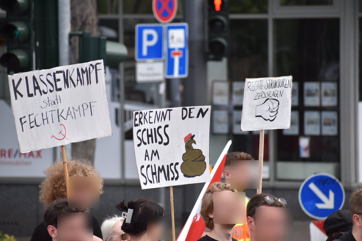 ThomasPWue's tweet photo. 1️⃣ Am 08.07.2023 Demonstrierten 370 Personen in Mainz gegen die Rechte Burschenschaft Germania Halle zu Mainz die als Kaderschmiede der AfD in Rheinland-Pfalz gilt.
#mz0807 https://t.co/ouUgzbrlmC