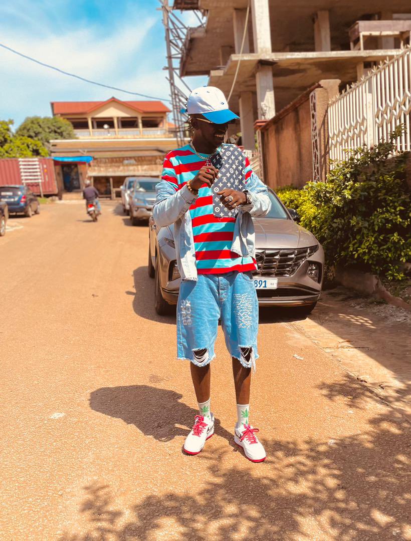 MCFreshh224's tweet photo. <<Mon avenir est au bout de mes lèvres ! Pas les lèvres entre tes jambes, chérie sors de ce rêve>>

#Classique2 💣🇬🇳 pour vous à 18h la famille ❤️ https://t.co/xIF0qEMZGE