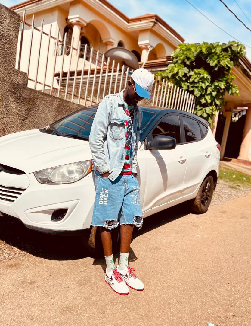 MCFreshh224's tweet photo. <<Mon avenir est au bout de mes lèvres ! Pas les lèvres entre tes jambes, chérie sors de ce rêve>>

#Classique2 💣🇬🇳 pour vous à 18h la famille ❤️ https://t.co/xIF0qEMZGE