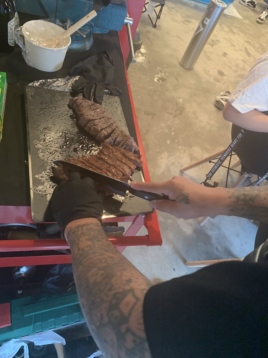 ayaka1816's tweet image. 楽しすぎて全然写真撮ってないw
めっちゃ美味しいステーキ&amp;amp;キンキンに冷えたビール&amp;amp;大きいプール&amp;amp;シルクスクリーン初体験！
最後に欲しかったLot.14も買えたし、最高の一日でした💕✨✨
ありがとうございました😊✨
#evilwire
#HELLSTORE