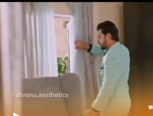 BarsaygaSaavan's tweet photo. Bechara Harsh hamara aaj kal Maitree ki yaad mein itna khoya khoya rehta hai ... kab payr phisalke pistachio cream gelato ke dabbe mein gir gaya usse hosh bhi nahi tha 😭😭😭
#Maitree #MaiHar #SamarthJurel #HarshPandit https://t.co/wROfINiilp