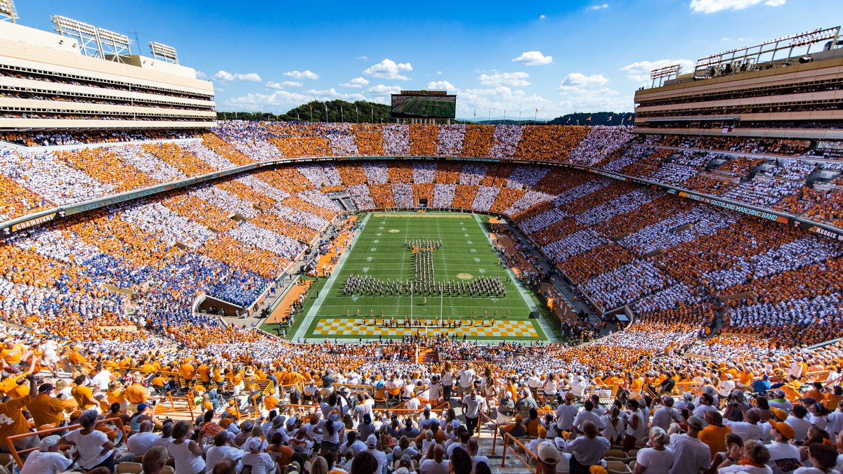 CfbSelect's tweet photo. Who has the best home game environment in CFB?
Retweet and Reply! https://t.co/zPZBsAZTFp